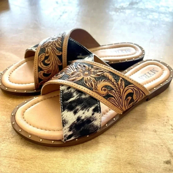 New! Myra Bag Western Hand-Tooled Leather Cowhide Hair-On Sandals - Picture 4 of 11